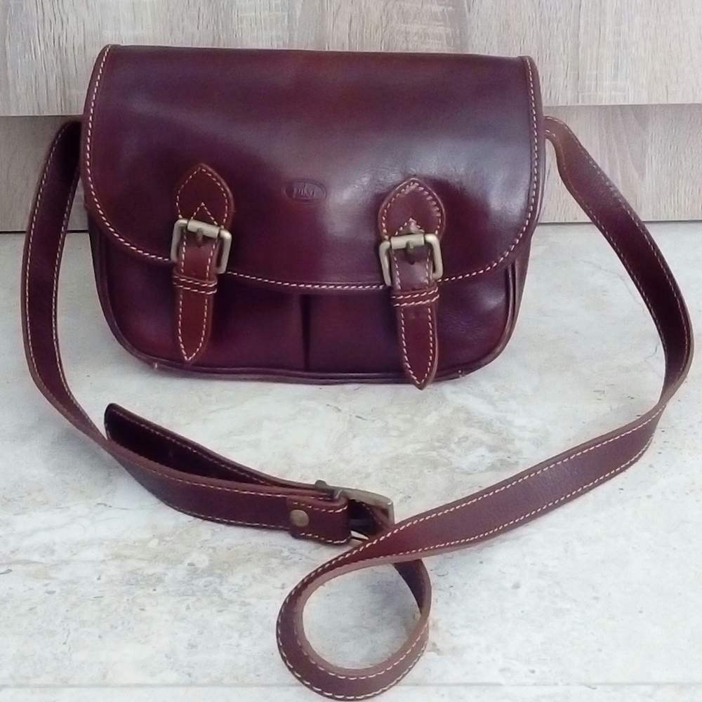 🎉🎉HP💃💃Piké Leather Shoulder Bag 👜 - Picture 1 of 14